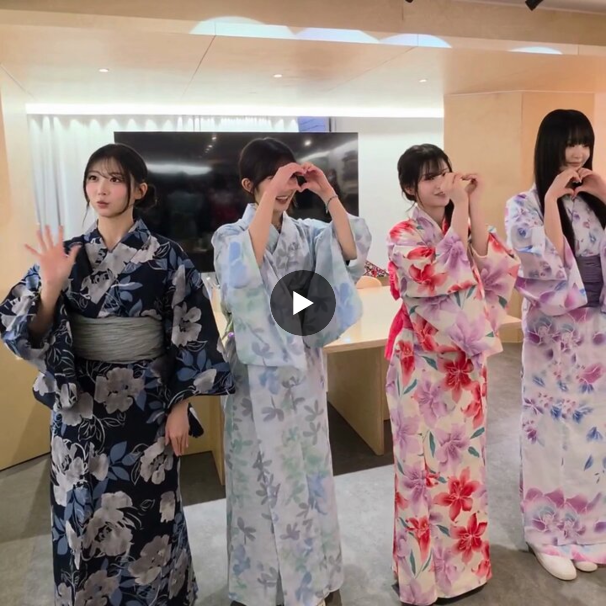 mitsouko-on-x-she-had-one-job-x