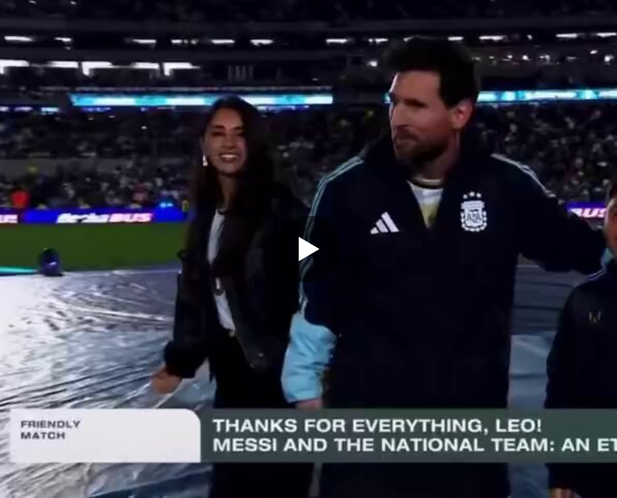 Glen on X: "Lionel Messi and Antonella was having their own moment by ...