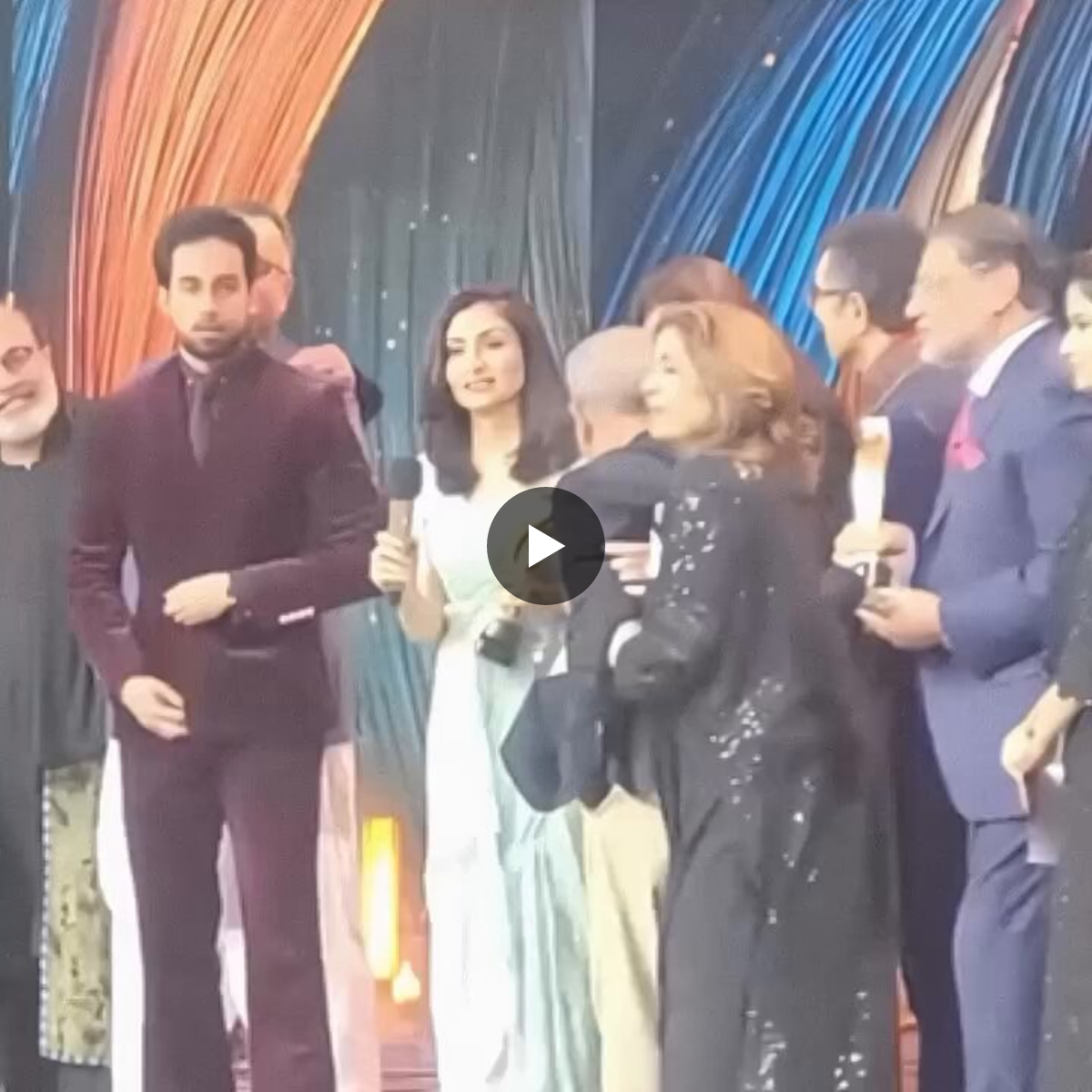 Tum hass Kyu rahi ho yrr Dure on X: 