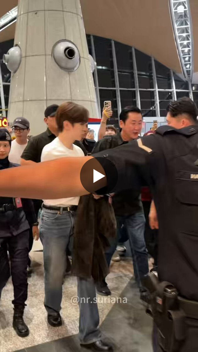 Always next to LEE JUNHO 💛 on X: 